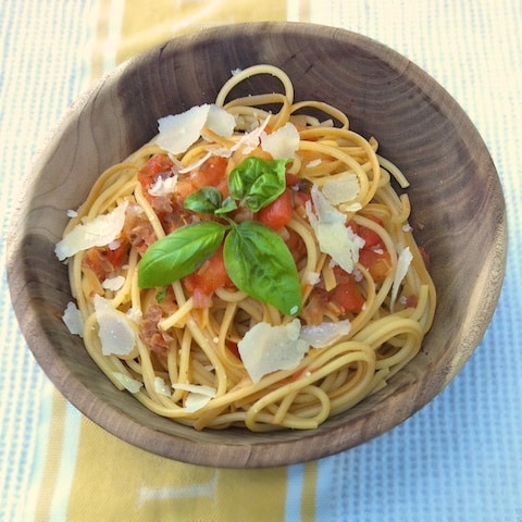 Tomato & Chili Pepper Spaghetti all'Arrabbiata