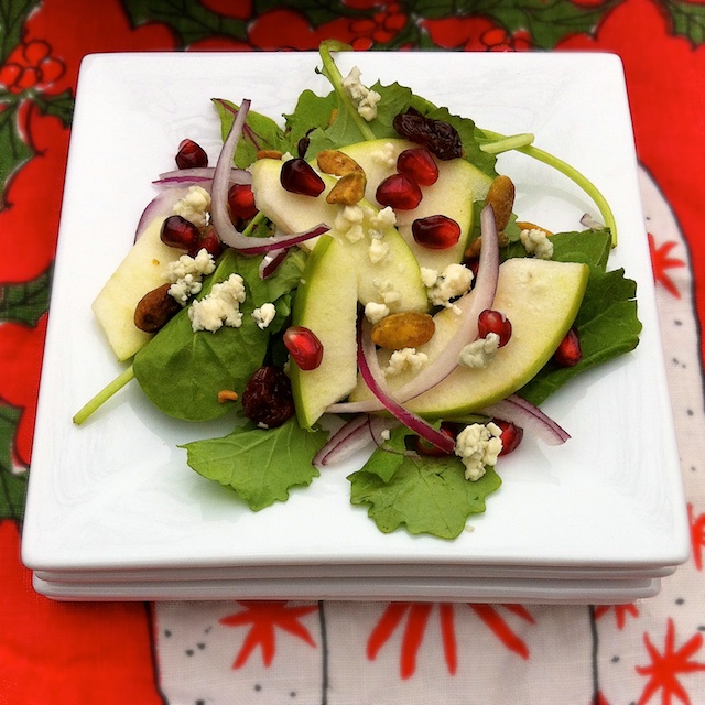 Red & Green Holiday Salad with Honey Vinaigrette | Teaspoonofspice.com