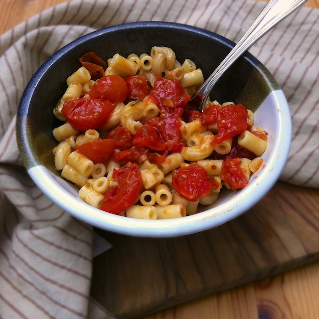 Roasted Tomatoes with Tubettini | Teaspoonofspice.com