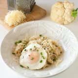 Easy, hands-off recipe: Creamy, cheesy, cauliflower rice. SLOW COOKER CAULIFLOWER PEA RISOTTO | @TspCurry - For more #healthy spring recipes: TeaspoonOfSpice.com