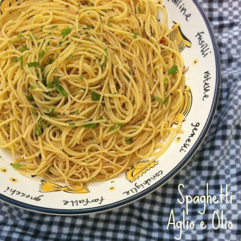 Spaghetti with Garlic and Oil (Spaghetti Aglio e Olio) | The Recipe ReDux