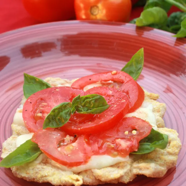 Simple Tomato Basil Grilled Pizza | TeaspoonOfSpice.com