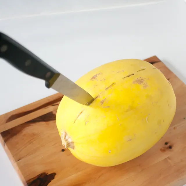 Don't get hurt! Squash are wobbly - and that's a sharp knife: HOW TO CUT SPAGHETTI SQUASH EASILY (AND SAFELY!) + 6 Spaghetti Squash Sauces | @tspcurry