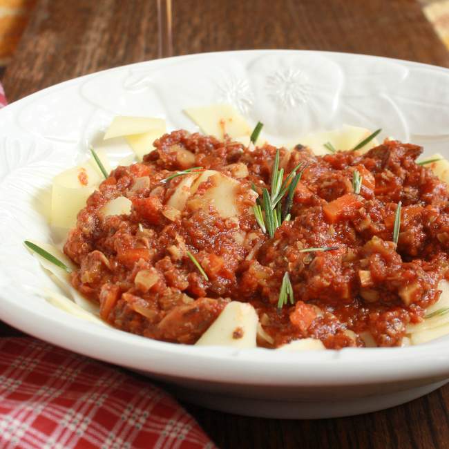 Rich sauce gets flavor from mushrooms not meat: SLOW COOKER MUSHROOM BOLOGNESE | @TspCurry