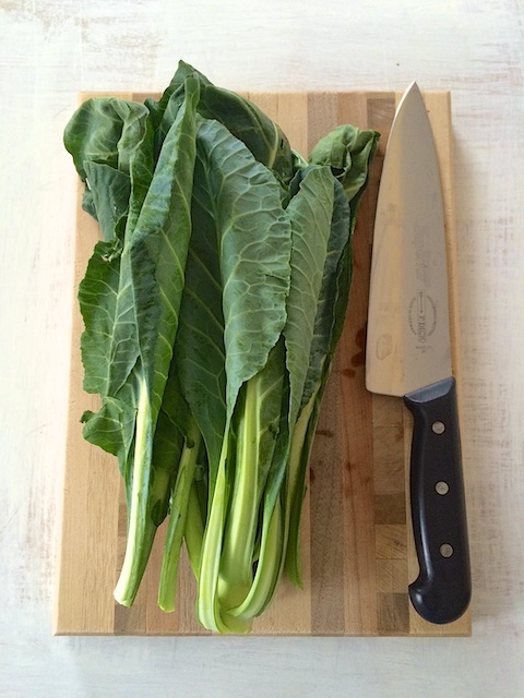 #HealthyKitchenHacks: How to Quickly Cut Hearty Leafy Greens