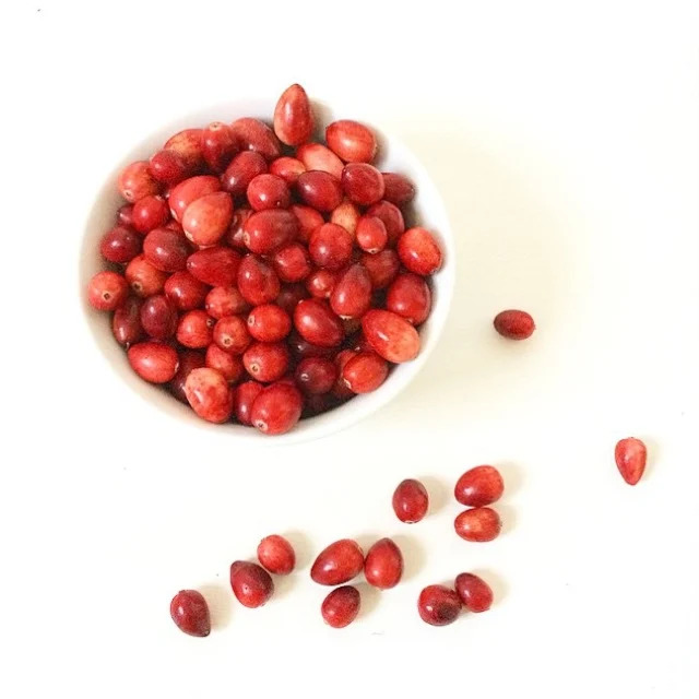 #HealthyKitchenHacks: How to Seed a Pomegranate Without Staining