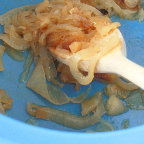#HealthyKitchenHacks: Crock Pot Caramelized Onions