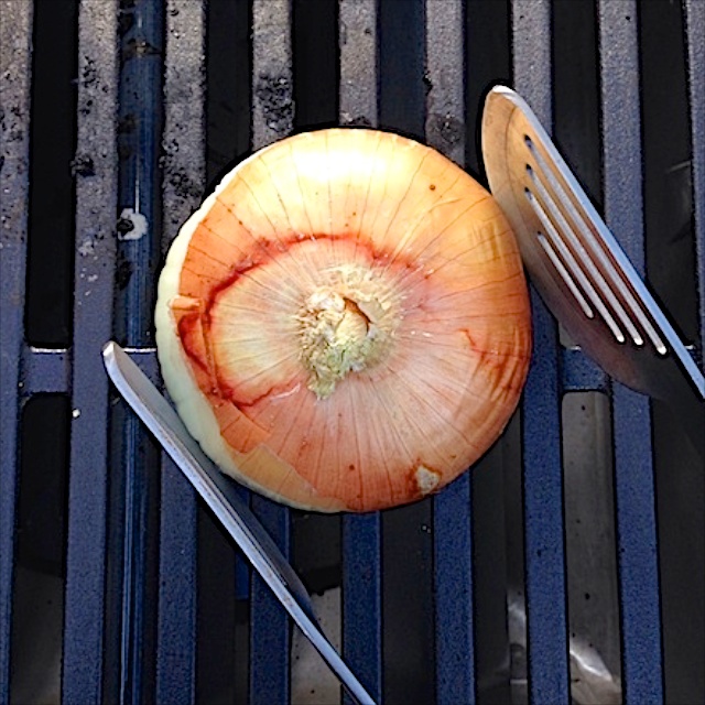 #HealthyKitchenHacks: How to Clean Your Grill with an Onion