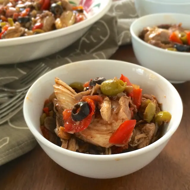 One Pot Chicken with Olives and Mushrooms via @tspbasil teaspoonofspice.com #chicken #dinner