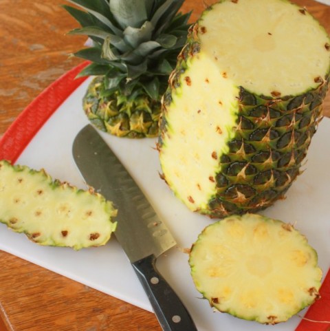 #HealthyKitchenHacks: How to Easily Cut Pineapple
