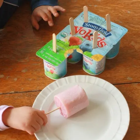 #HealthyKitchenHacks: 1-Step Yogurt Pops
