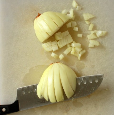 #HealthyKitchenHacks : Easiest Way To Chop Onions