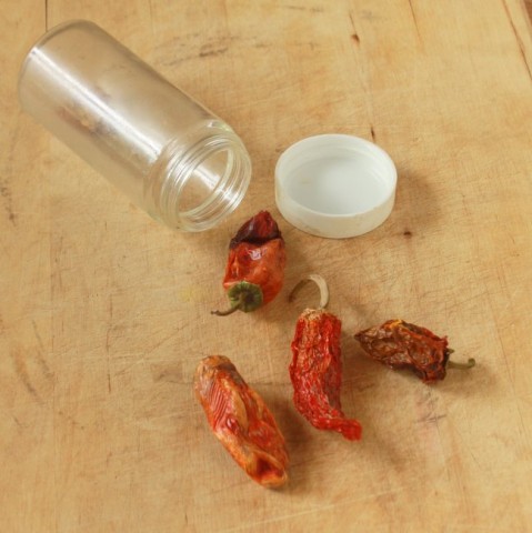 #HealthyKitchenHacks : DIY Crushed Red Pepper