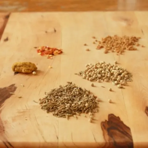 #HealthyKitchenHacks : How to Make Curry Powder