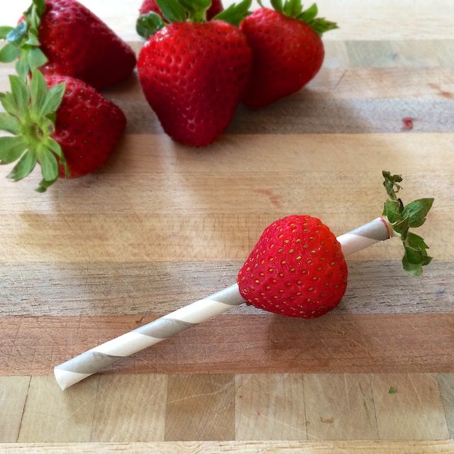 #HealthyKitchenHacks: Trick on How to Hull Strawberries