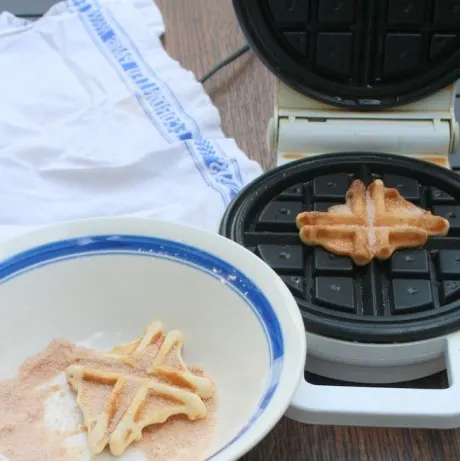 #HealthyKitchenHacks : Baked Donuts without a Donut Pan