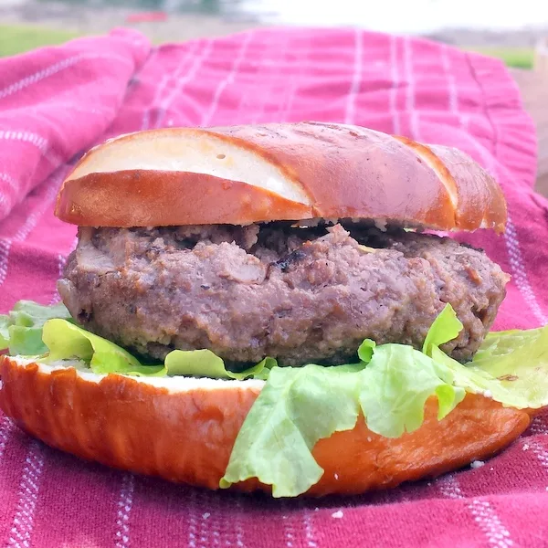 Tips for making lean beef delicious: JUICIEST LEAN BEEF BURGERS | @tspcurry