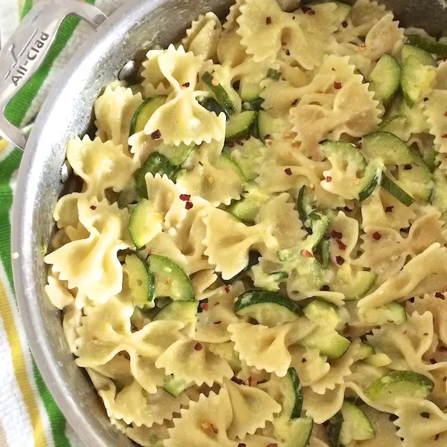 his summer pasta dish is a delicious, nutritious and easy way to use up your extra zucchini. | Teaspoonofspice.com
