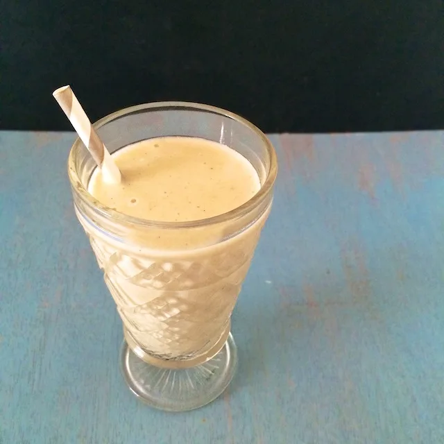 Only 3 ingredients to this decadent yet healthy smoothie that tastes like banana creme brûlée.