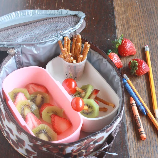 Solutions for kids lunchboxes: Cracker Stackers 