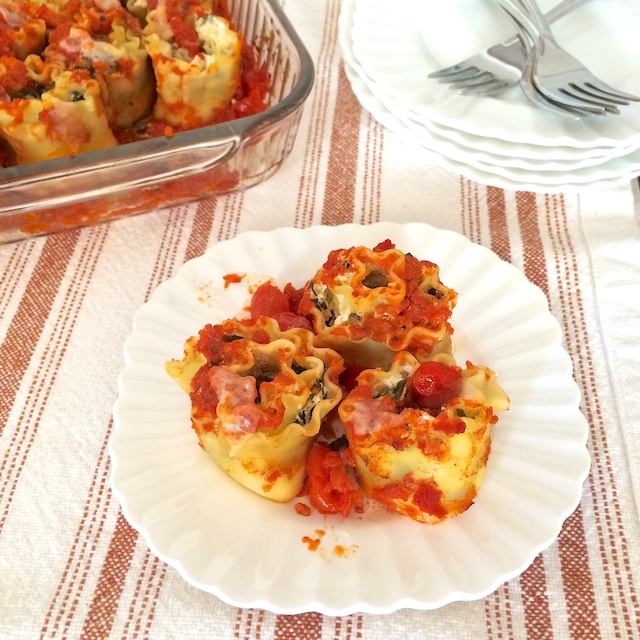 Kale Stuffed Cheesy Lasagna Rolls | Teaspoonofspice.com