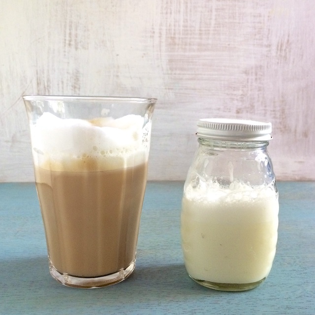 #HealthyKitchenHacks: You don't need a fancy espresso machine to make homemade lattes and cappuccinos with this easy hack. @tspbasil