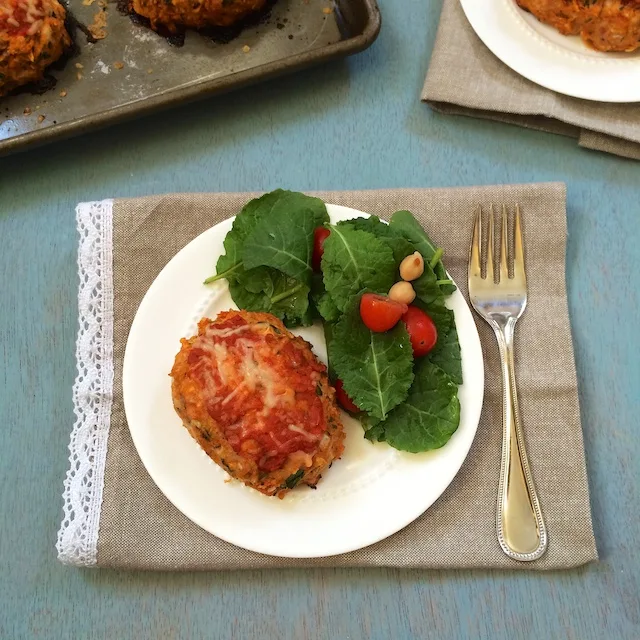 Your new family favorite dinner: mini meatloaves made with ground turkey, sweet potatoes, pizza sauce and cheese. @tspbasil