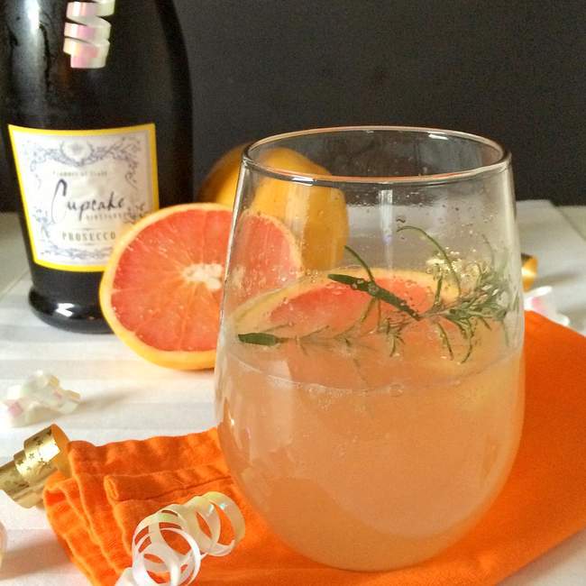 9 Prosecco and Champagne drinks for new year's even including this Grapefruit Prosecco.