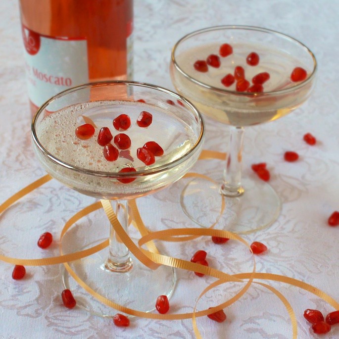 9 Prosecco and Champagne drinks for new year's even including Champagne Jello Shots