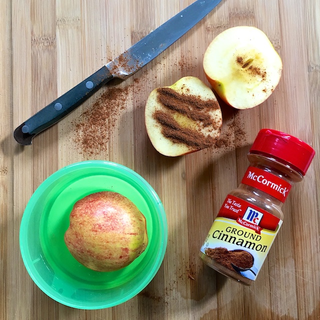 Healthy Kitchen Hacks - Clever Way to Pack Apple in Lunches @tspbasil