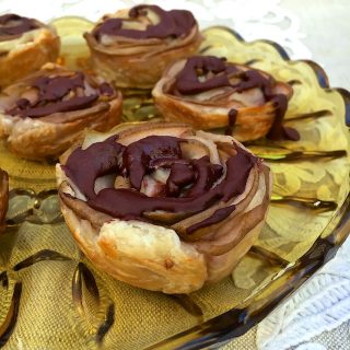 Impress your valentine with these easy to make Chocolate Pear Roses using puff pastry. @tspbasil @healthyaperture