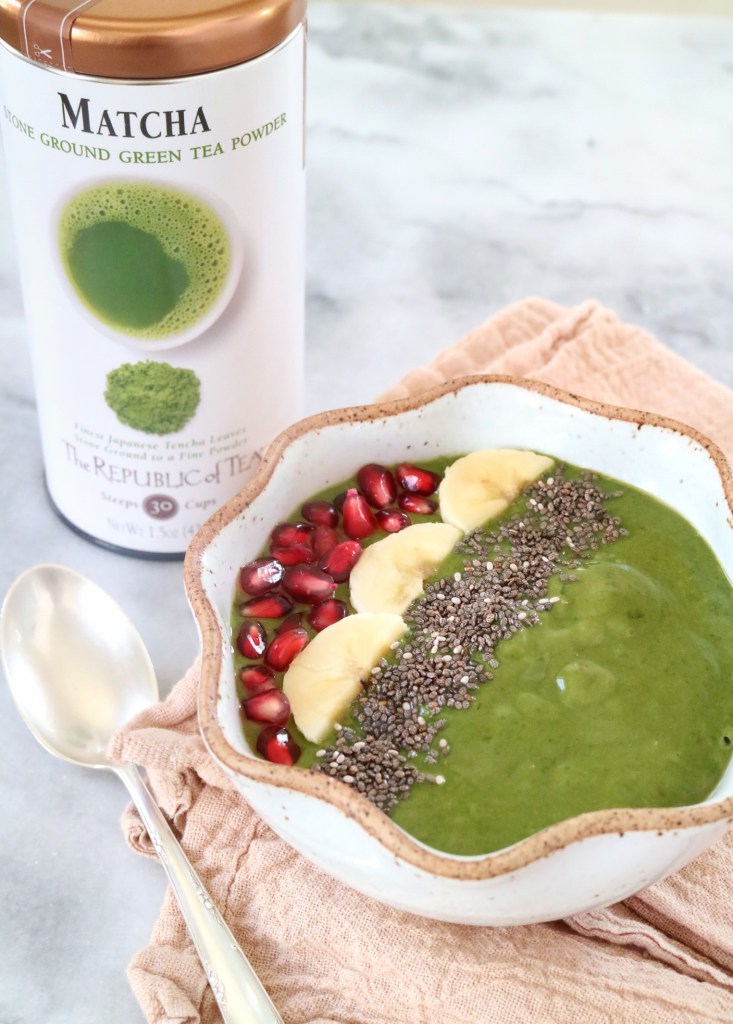 17 Smoothie Bowl recipes from food loving dietitians including this Matcha Powder Smoothie Bowl via @karmanmeyer