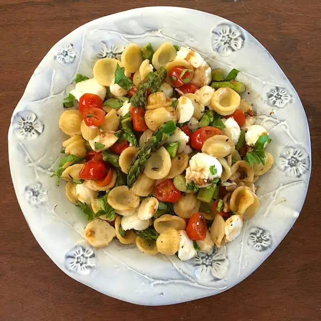 A spring twist on a classic Italian salad: roasted asparagus meets Caprese salad and pasta. @tspbasil