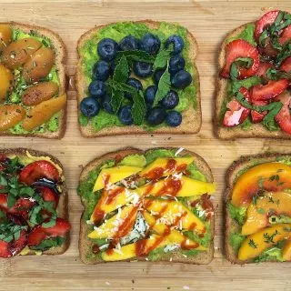 Super easy, colorful appetizers for spring and summer entertaining: Mini Avocado Fruit Toasts @tspbasil