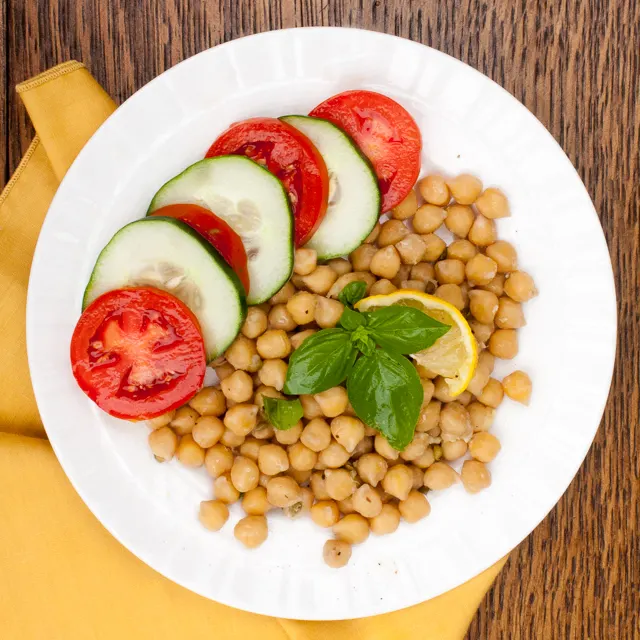 So easy and cheap: 4-INGREDIENT LEMON CHICKPEAS + 4 YUMMY WAYS TO EAT CHICKPEAS | @TspCurry