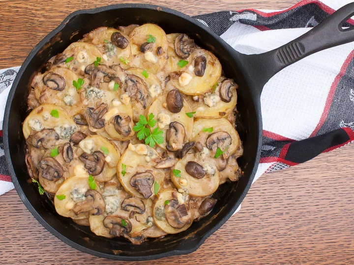Easy update to this cozy casserole: SCALLOPED POTATOES WITH BLUE CHEESE AND MUSHROOMS | @TspCurry - For more #healthy recipes: TeaspoonOfSpice.com