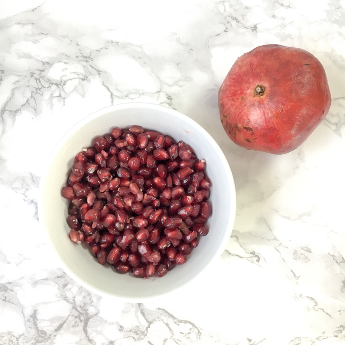 The easiest way to remove pomegranate seeds without stains - all you need is a bowl of water and a knife! Healthy Kitchen Hacks at Teaspoonofspice.com