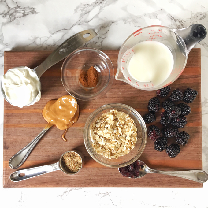 Save your empty peanut butter jar and make these overnight oats! Get the recipe and more healthy kitchen hacks at Teaspoonofspice.com