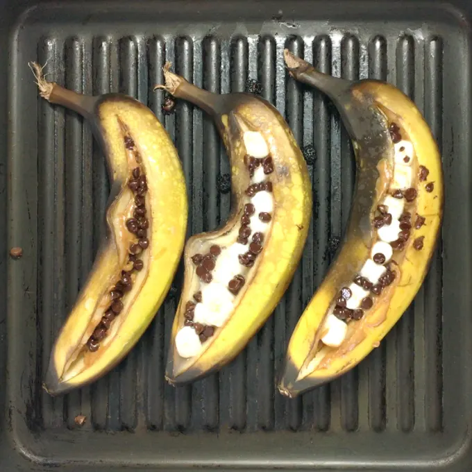 Use your grill to make a quick, better-for-you banana dessert instead of s'mores. Recipe at Teaspoonofspice.com