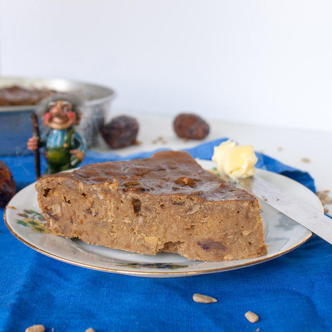 Date and Sunflower Seed Protein Bread | @TspCurry