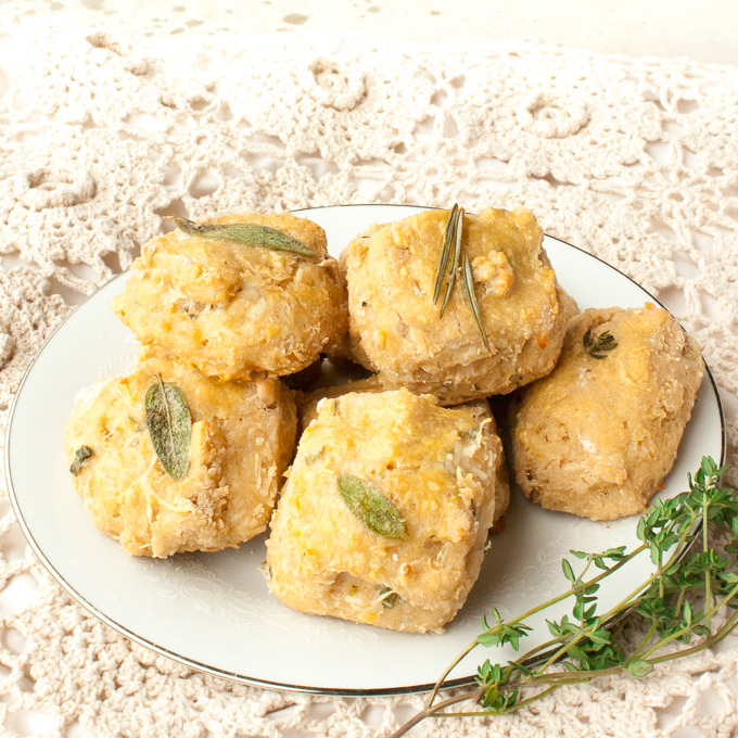 SIMPLE PARMESAN HERB CHEESE BISCUITS | @TspCurry