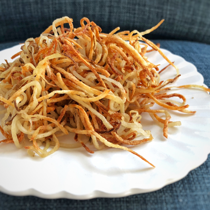 Spiralize up a batch of these addicting crunchy fries that are baked instead of fried. Recipe at Teaspoonofspice.com