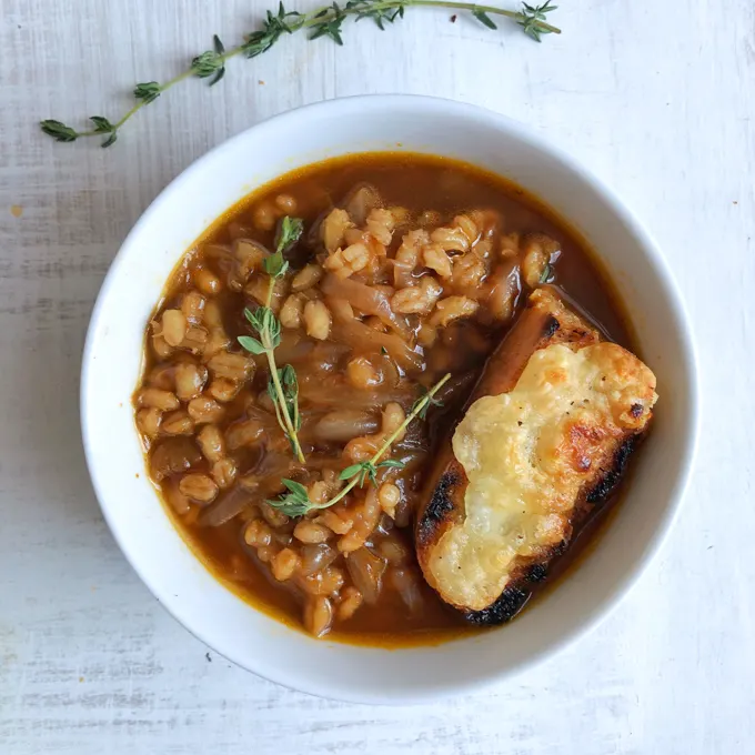 A yummy vegetarian soup recipe mash-up combining the flavors of French Onion and Vegetable Barley. Recipe at Teaspoonofspice.com