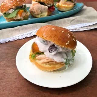 Use your microwave and some Mediterranean style pantry staples to make these olive and salmon mini sandwiches in minutes. Recipe at Teaspoonofspice.com