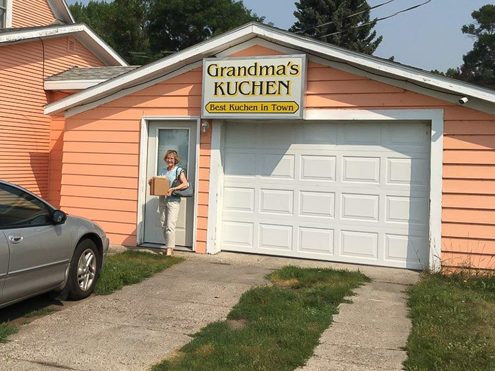Grandma's Famous Peach Kuchen | @TspCurry