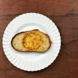 Enjoy your omelet on the go with this veggie, cheese and egg-in-toast breakfast! Recipe and healthy kitchen hack at Teaspoonofspice.com
