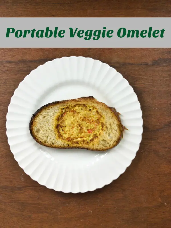 Enjoy your omelet on the go with this veggie, cheese and egg-in-toast breakfast! Recipe and healthy kitchen hack at Teaspoonofspice.com #omelet #kitchenhacks #breakfast #toast