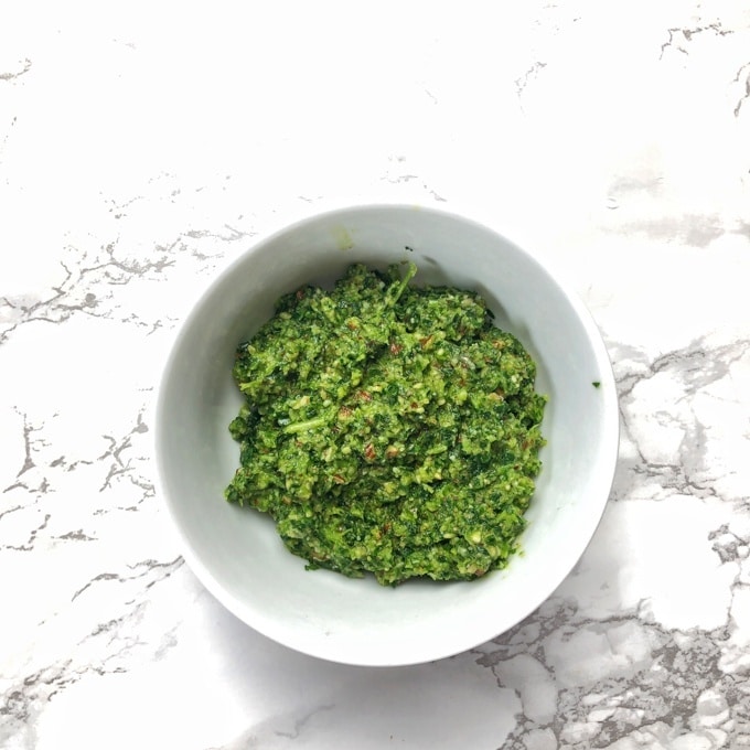 Got extra parsley? Avoid food waste with these 5 healthy kitchen hacks that feature parsley! Find these Healthy Kitchen Hacks at Teaspoonofspice.com
